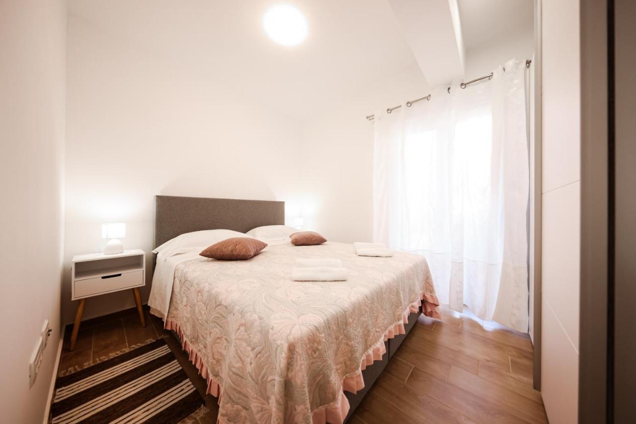 Apartment Puntamika Villa De Rosa - Ground Floor Zadar Exterior foto
