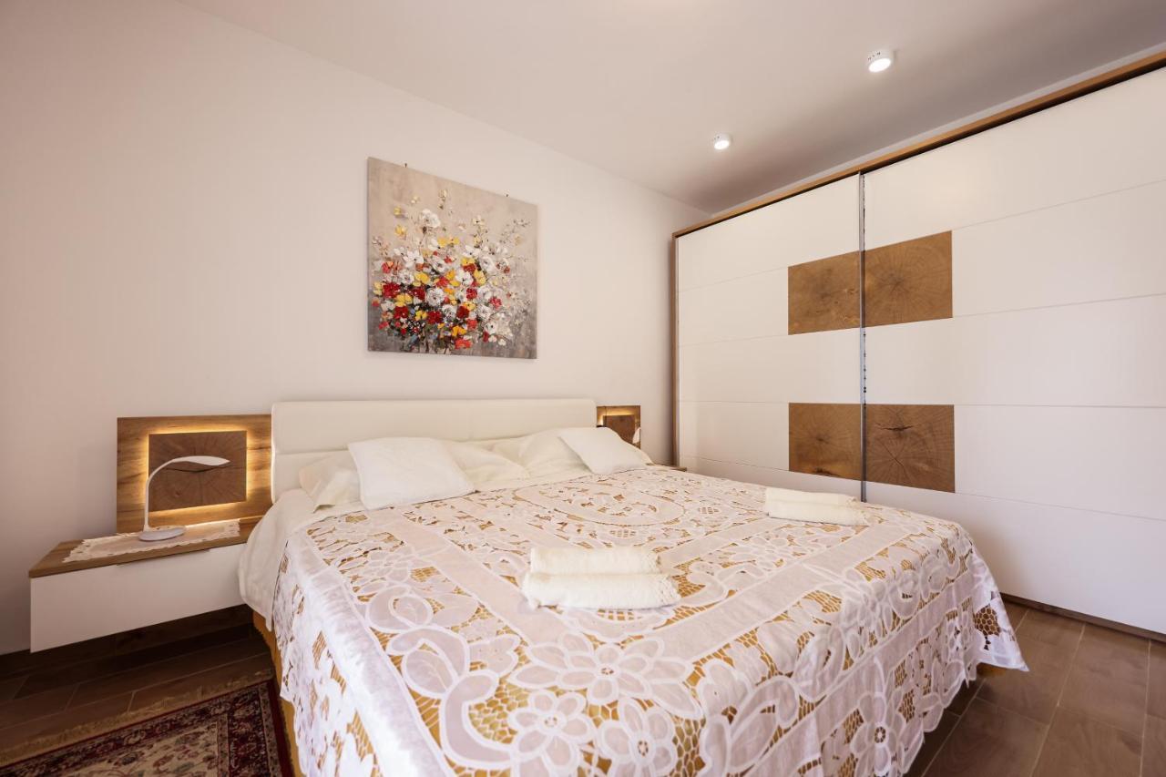 Apartment Puntamika Villa De Rosa - Ground Floor Zadar Exterior foto